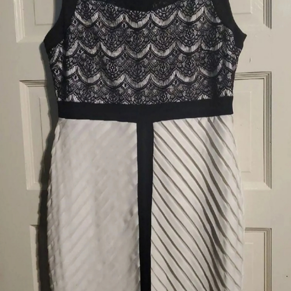 Sleeveless Black/White Dinner Dress